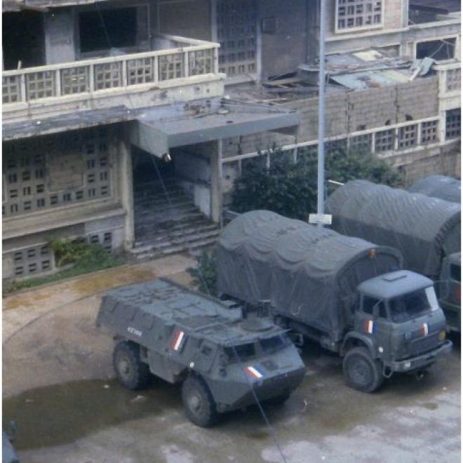 vehicules escadron devant le st georges